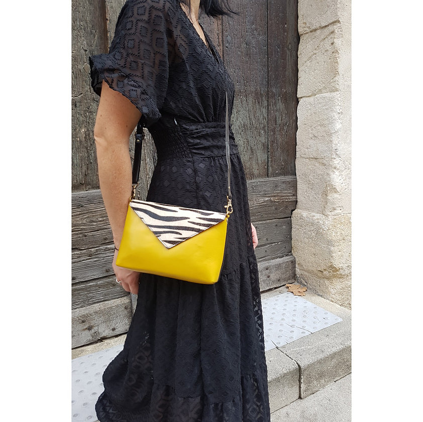 Sac enveloppe noir gros pois noirs en cuir upcyclé AUGRE FRANCE – Image 4