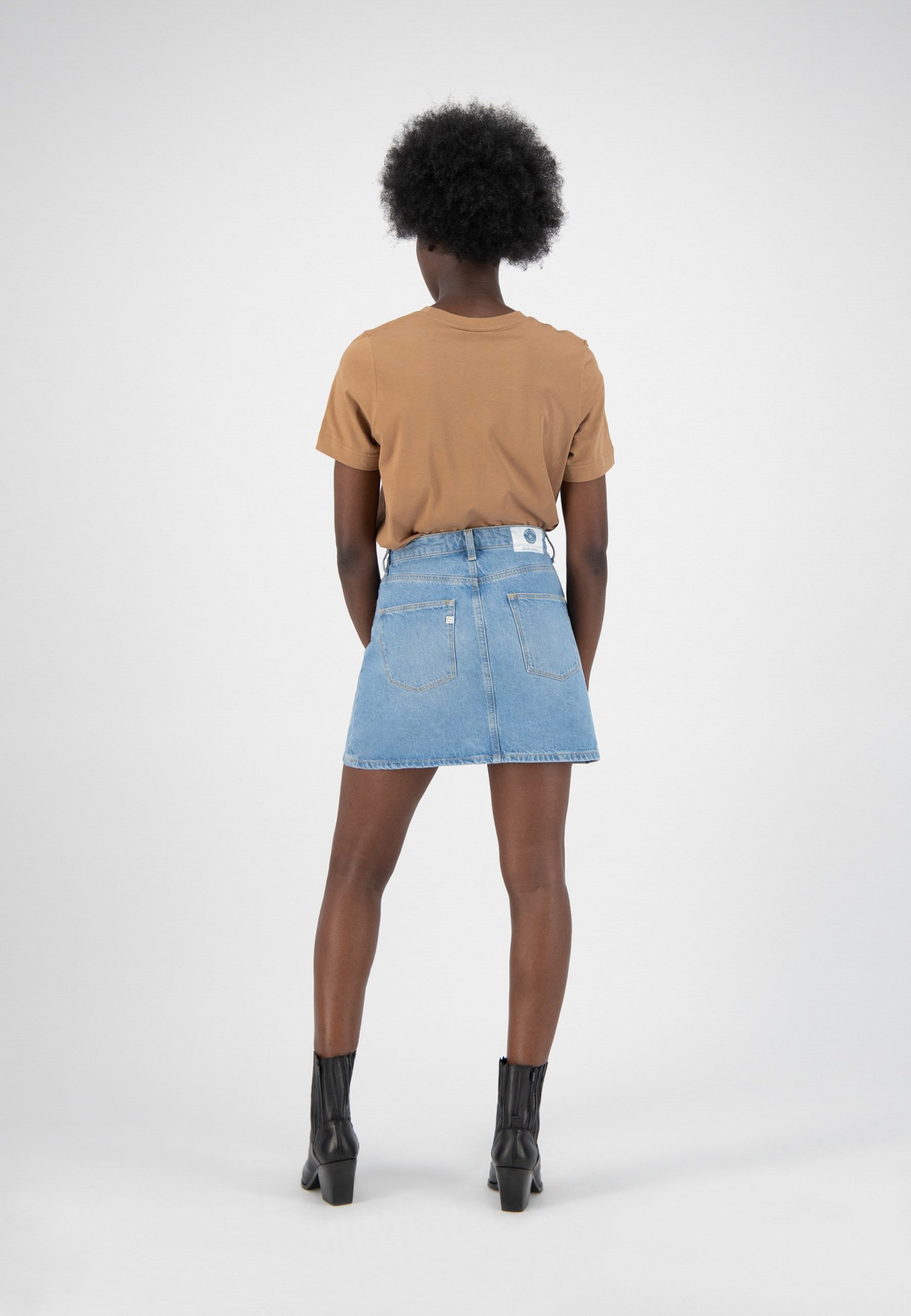Jupe en jeans en coton bio et recyclé SOPHIE ROCKS Heavy Stone de MudJeans – Image 2