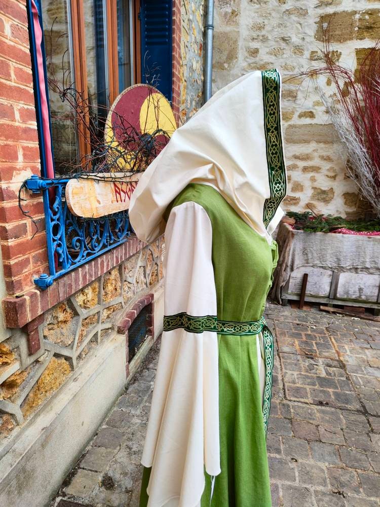 Robe elfique ou médievale verte et écrue en lin avec grande capuche ceinture et manches amples, costume pour femme mariage médiéval, celtique – Image 8