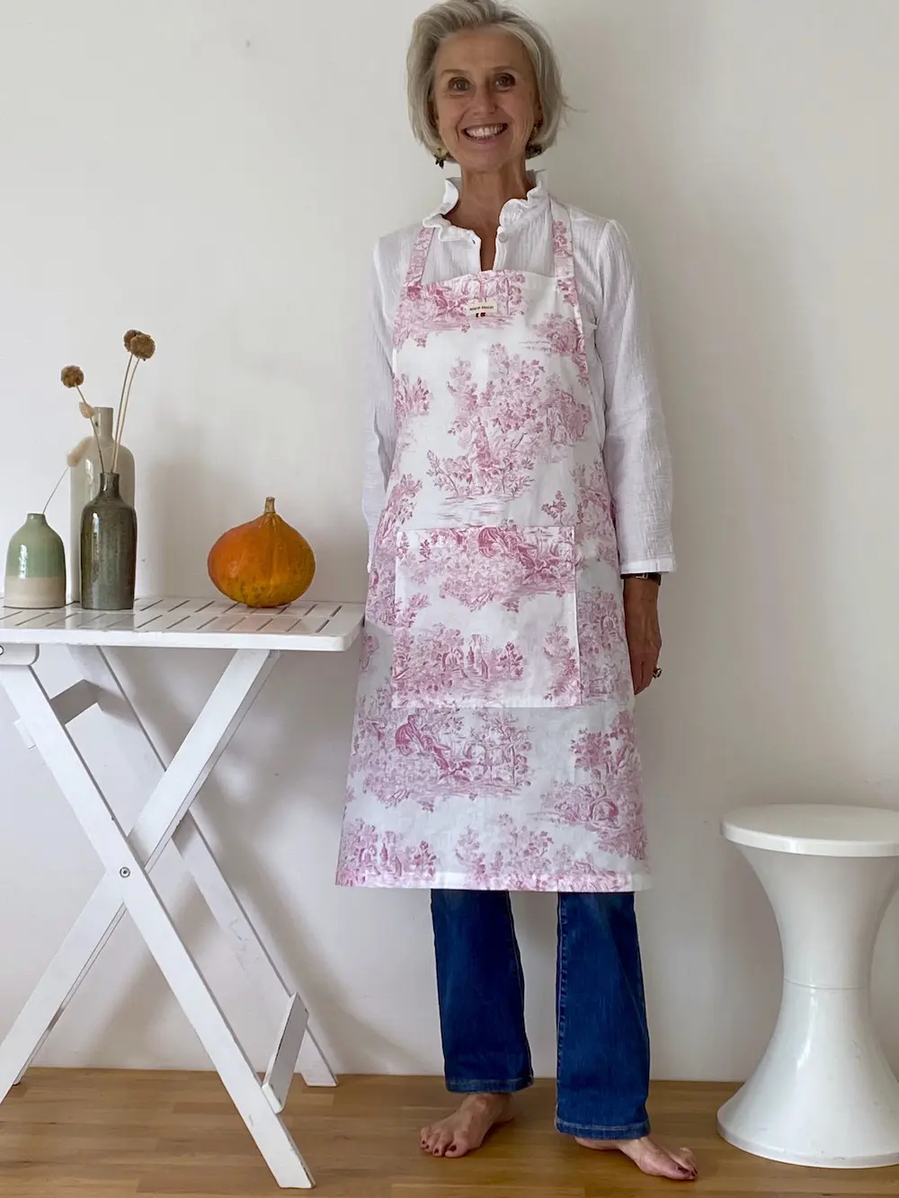TABLIER classique motif Toile de Jouy rose – Image 2