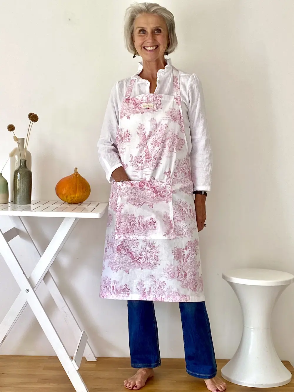 TABLIER classique motif Toile de Jouy rose – Image 4