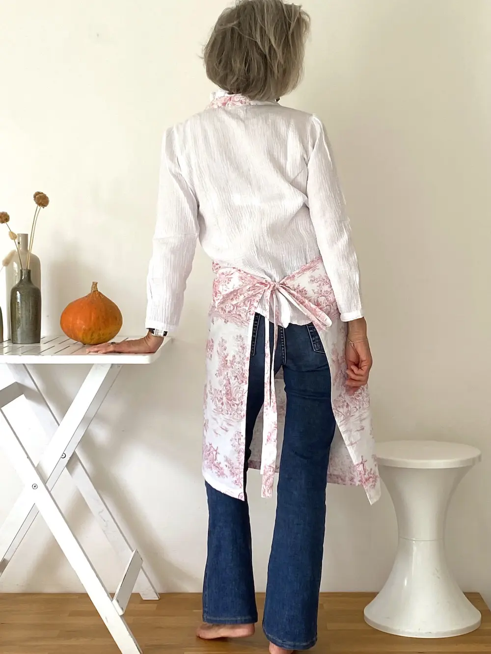 TABLIER classique motif Toile de Jouy rose – Image 7
